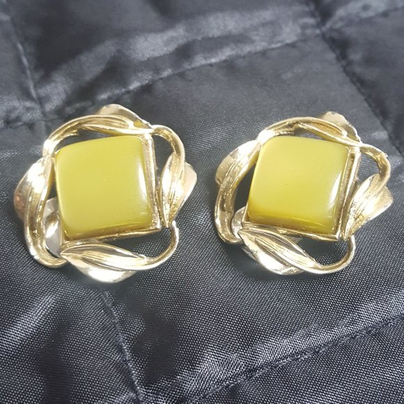 Vintage Green/Yellow Coro Thermoset Clip-On Earrings - Picture 1 of 4